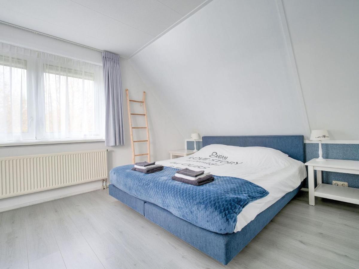 Captivating Holiday Home In Zeewolde Near Forest Extérieur photo